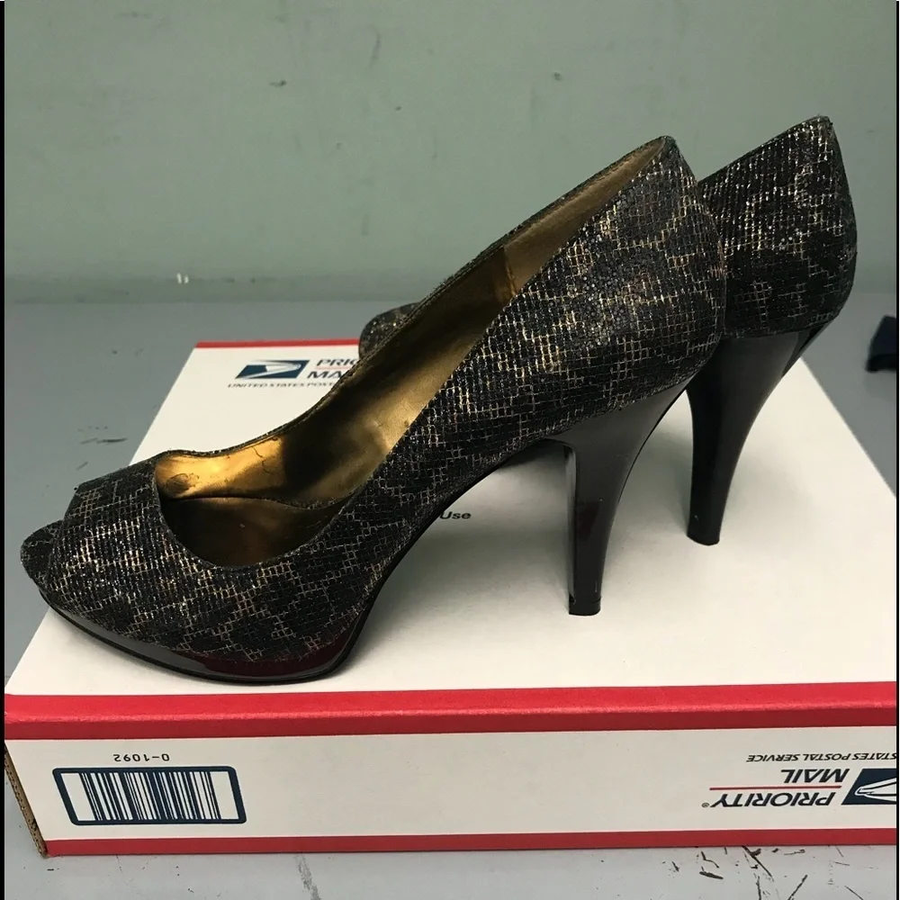 Nine West - Picture 3 of 6